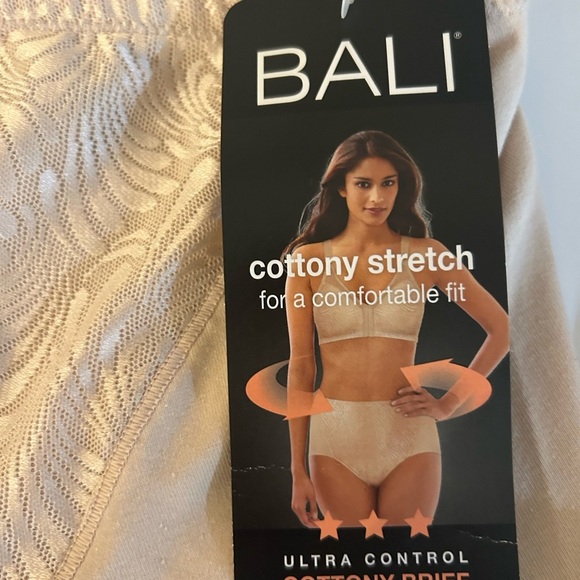 Bali Cream and Black Ultra Control Briefs Medium Fits 8-10. Get both for $22 - Picture 3 of 9